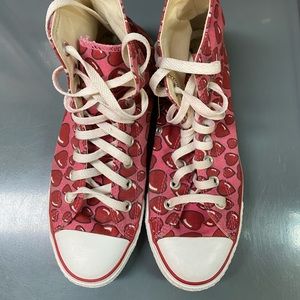 pink converse heart